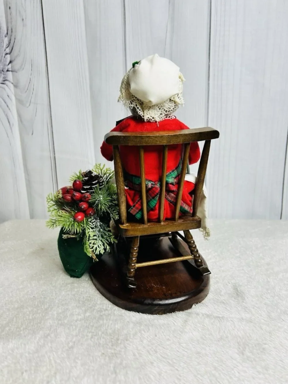 Byers Choice The Carolers Mrs. Claus Rocking Chair Wooden Base 1986 Vintage